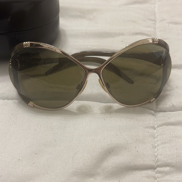 Host pick 🎉🎉🎉Sun glasses by viviglam 🎉🎉🎉 - Picture 5 of 13